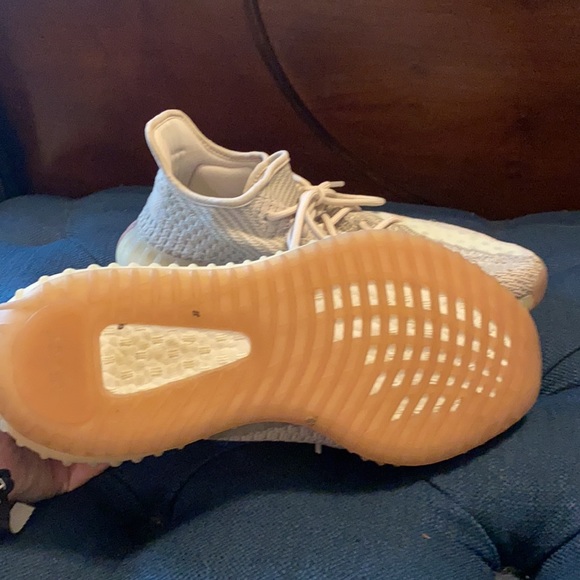 Yeezy Boost 350 made by Adidas  includes box - Picture 5 of 6